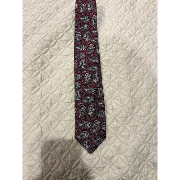 Jos A Bank Men's Red Paisley Necktie - Picture 5 of 8